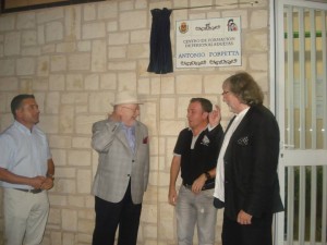 Placa creada en el taller de Cerámica de AMFI para la nueva sede del CFPA Antonio Porpetta