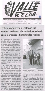 Valle de Elda, 8 de noviembre de 2013 Tráfico comienza a colocar las nuevas señales de estacionamiento para personas disminuidas físicas